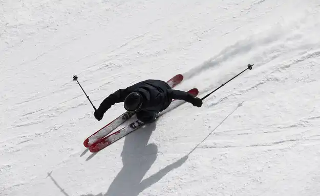 Activité de ski à proximité de maisons à vendre dans les Laurentides